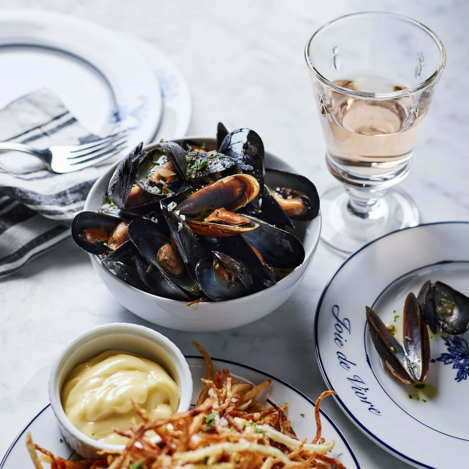 La Rochere Bee Goblets 3 La Rochere Bee Goblets - Image 3