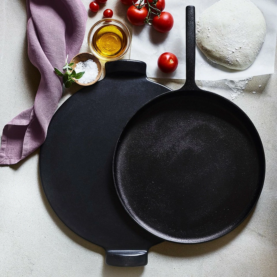 Emile Henry French Ceramic Pizza Stone - Black 6 Emile Henry French Ceramic Pizza Stone - Black - Image 6