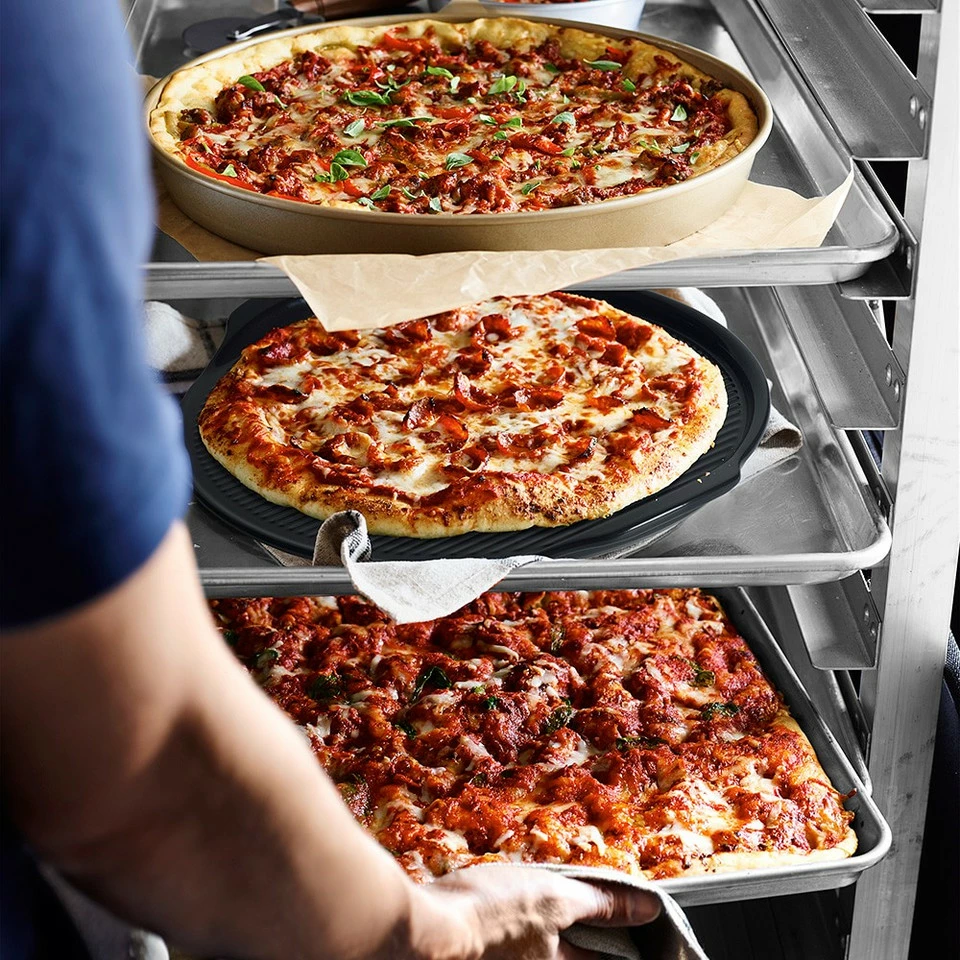 Emile Henry French Ceramic Pizza Stone - Black 10 Emile Henry French Ceramic Pizza Stone - Black - Image 10