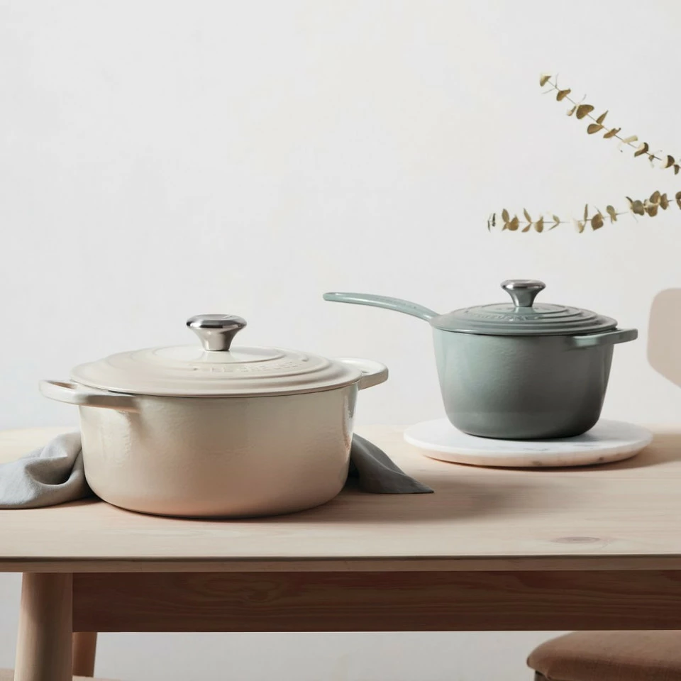 Le Creuset Signature Cast-Iron Round Dutch Oven 5 Le Creuset Signature Cast-Iron Round Dutch Oven - Image 5