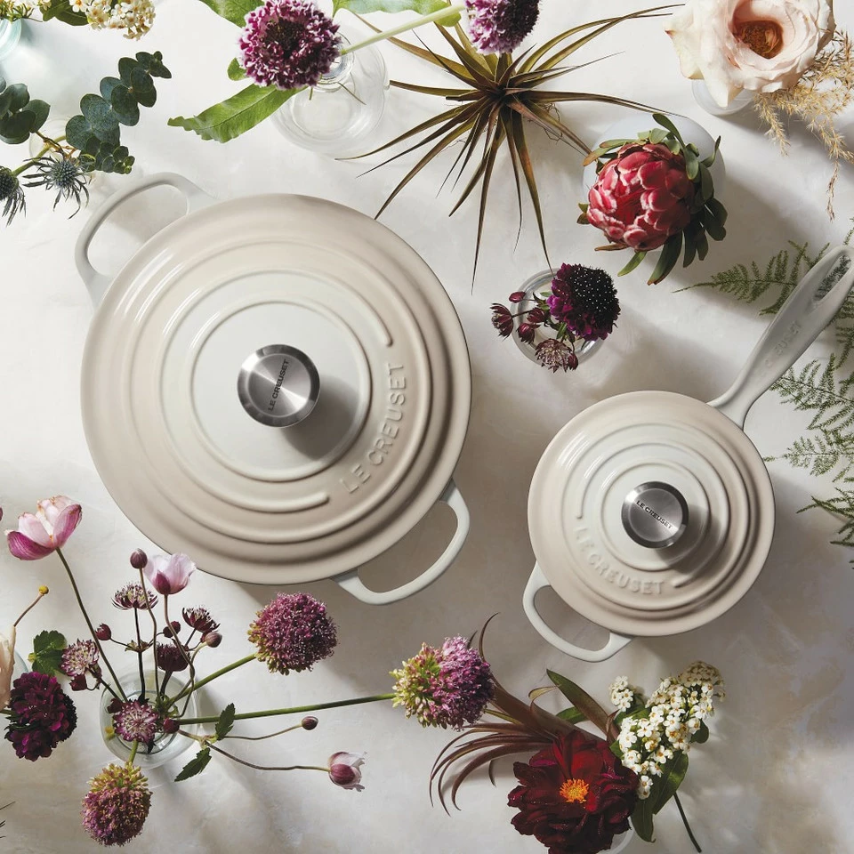 Le Creuset Signature Cast-Iron Round Dutch Oven 6 Le Creuset Signature Cast-Iron Round Dutch Oven - Image 6