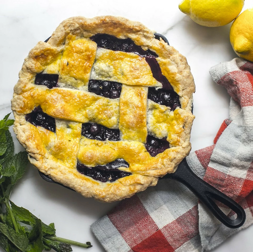 Lodge Round Cast-Iron Fry Pan 3 Lodge Round Cast-Iron Fry Pan - Image 3