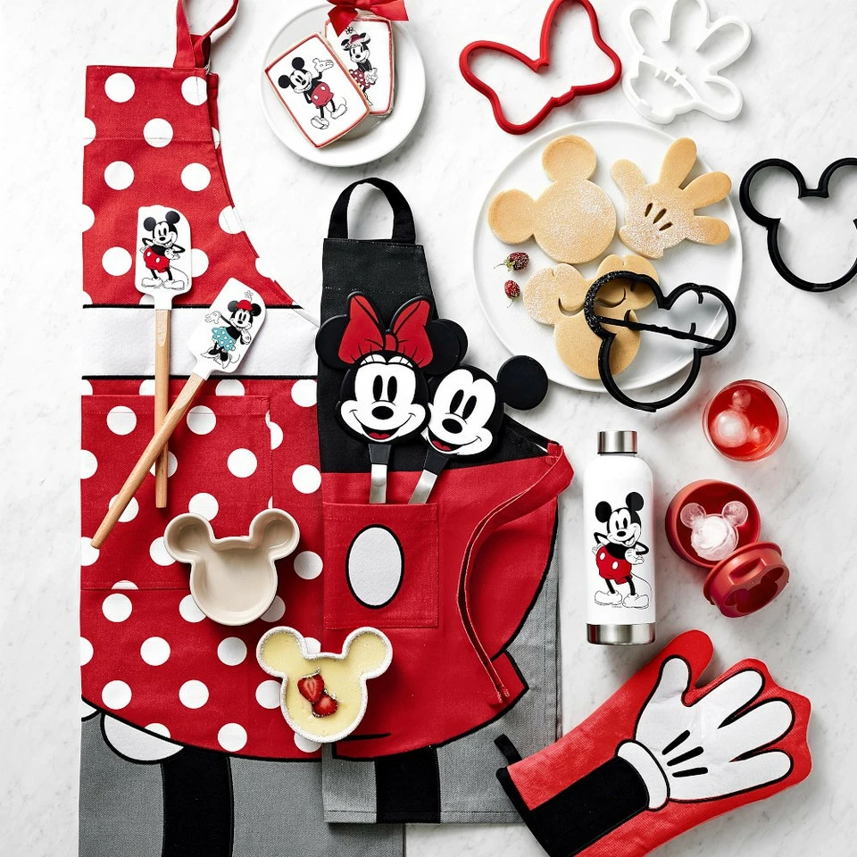 Disney Mickey™ Oven Mitts, Set of 2 3 Disney Mickey™ Oven Mitts, Set of 2 - Image 3