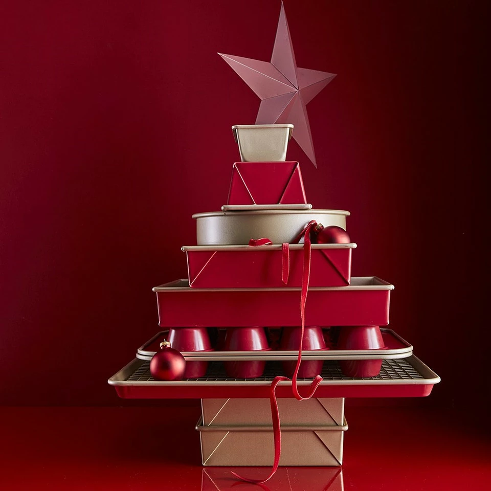 Williams Sonoma Goldtouch® Non-Stick Round Cake Pans 6 Williams Sonoma Goldtouch® Non-Stick Round Cake Pans - Image 6