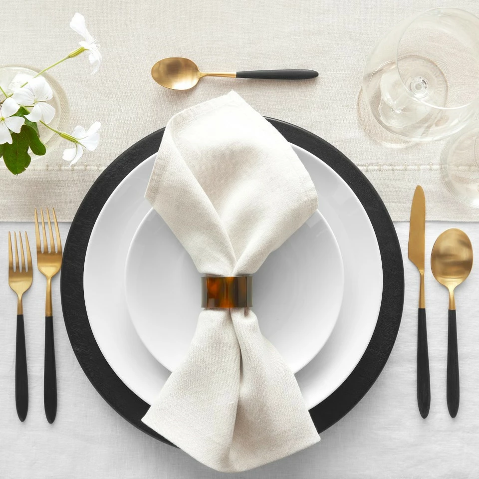 Italian Washed Linen Napkins, Set of 4 2 Italian Washed Linen Napkins, Set of 4 - Image 2